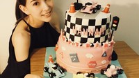 Hannah Quinlivan resmi dinikahi Jay Chou pada tahun 2015 lalu. Mereka menggelar pesta pernikahan mewah di tiga negara. Pertama, di sebuah kastil di Inggris, kedua di Taiwan, dan ketiga di Australia. Foto: Instagram hannah_quinlivan