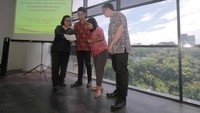 Berdasarkan penelitian mereka, Nasabah menganggap penyaluran KUR dan Kupedes oleh BRI penting dalam upaya mereka menciptakan shared value melalui pengembangan kluster usaha diseluruh wilayah Indonesia. Foto: dok. BRI
