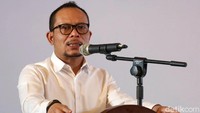 Menteri Ketenagakerjaan Hanif Dhakiri memberikan sambutan.