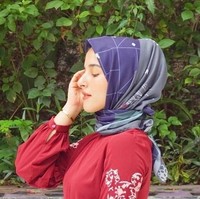 Wanita yang memiliki nama asli Lulu Farasya ini memilih bisnis T-shirt. Ia menonjolkan sisi rock & roll pada dirinya pada desain T-shirt bertema street wear ini. Foto: Instagram/TasyaFarasya