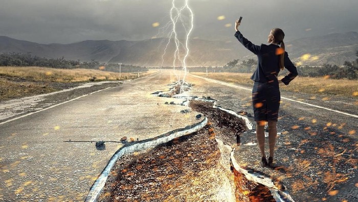Ilustrasi selfie di lokasi bencana. (Foto: iStock) Ilustrasi selfie di lokasi bencana. (Foto: iStock)