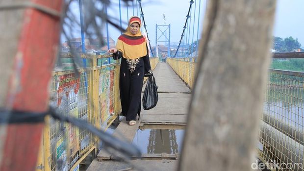 Jembatan Rusak, Warga Rancamanyar Pasang Spanduk '2019 Sasak Anyar'