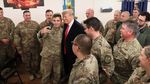 Selfie dan Tanda Tangan Warnai Kunjungan Trump ke Irak