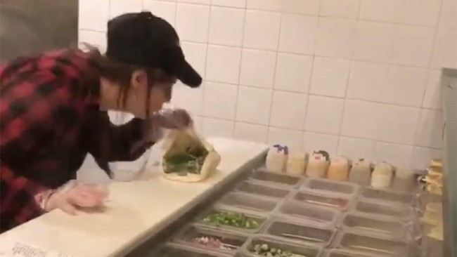 Hii! Ini 5 Hal Menjijikkan yang Terjadi di Restoran Tahun 2018