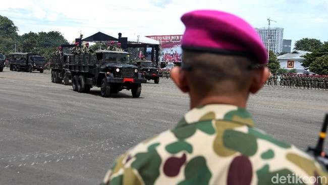 Fakta di Balik Tank dan Kapal Selam Buatan RI