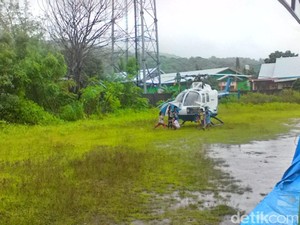 Helikopter Mendarat Darurat di Parepare karena Cuaca Buruk