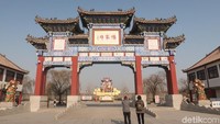 Melihat hal ini, Pemerintah China melestarikan Yangjiabu sebagai desa wisata sejarah. Untuk bisa masuk ke sini, turis akan dikenakan tiket seharga 60 Yuan atau sekitar Rp 126.000 per orang. (Bonauli/detikTravel) 