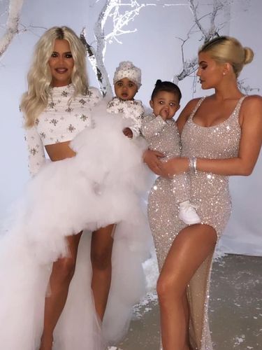 Khloe Kardashian pakai gaun karya desainer Indonesia Monica Ivena.