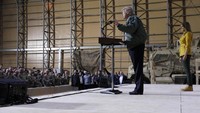 Di depan ribuan tentara AS, Trump mengungkapkan rasa terimakasih dan syukurnya atas keberhasilan pasukan tentara AS yang telah membantu mengalahkan kelompok militan Negara Islam atau ISIS di Irak dan Suriah.