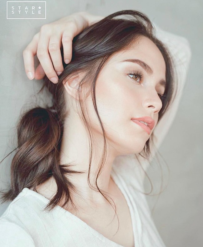 Jessy Mendiola mengungkapkan kini dirinya sudah baik-baik saja. Dia telah mendapatkan bantuan ahli untuk mengatasi depresinya. Aku juga tidak malu untuk membicarakan depresiku ini karena memang benar aku alami. Dan aku ingin mencerahkan orang-orang mengenai depresi dan bunuh diri, ujar aktris cantik keturunan Filipina, Inggris, Lebanon itu. Foto: Dok. Instagram @senorita_jessy