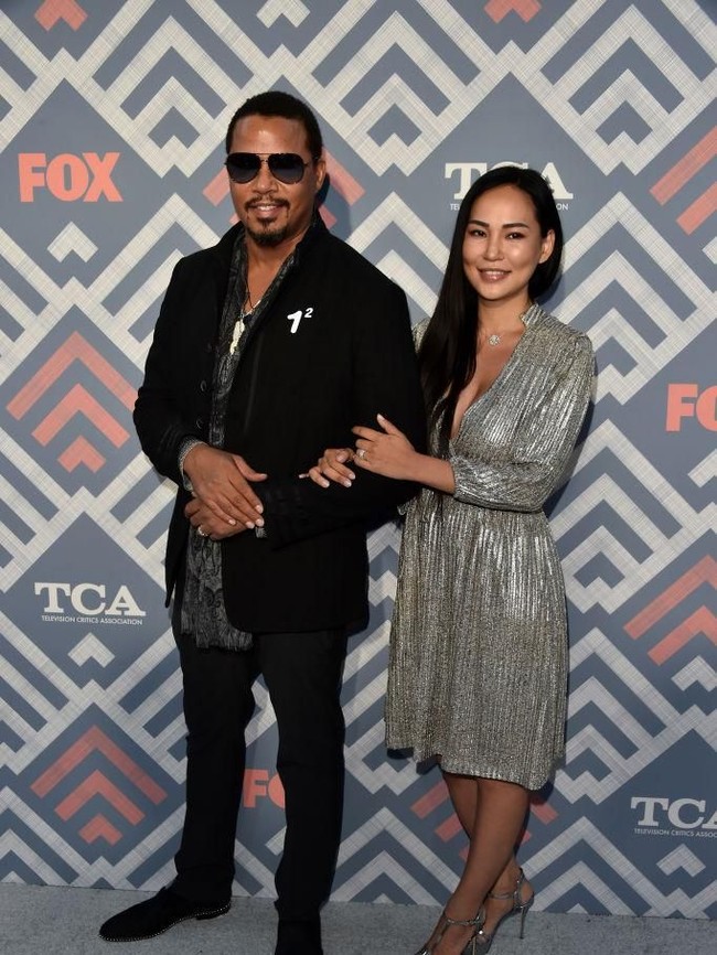 Di Malam Natal, aktor Hollywood itu pun kembali melamar mantan istrinya untuk kedua kalinya. Ia memberikan cincin tunangan super mewah untuk Mira. Seperti dikutip TMZ, cincin tersebut nilainya setara US$ 1 juta atau Rp14,5 miliar.  Foto: dok. Getty Images