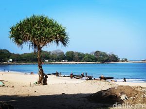 Rute dan Tiket ke Pantai Santolo, Si Paling Indah di Garut Selatan