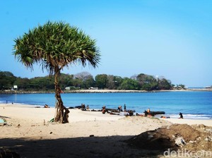 Peringatan Dini Gelombang Tinggi, Pantai Santolo Garut Sepi