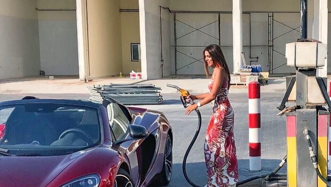 Meski begitu bukan berarti para wanita penyuka mobil mewah ini tak menemui tantangan. Ke mana pun kamu pergi, wanita tidak didorong untuk mengendari supercar, tambah Charlotte. Foto: Instagram
