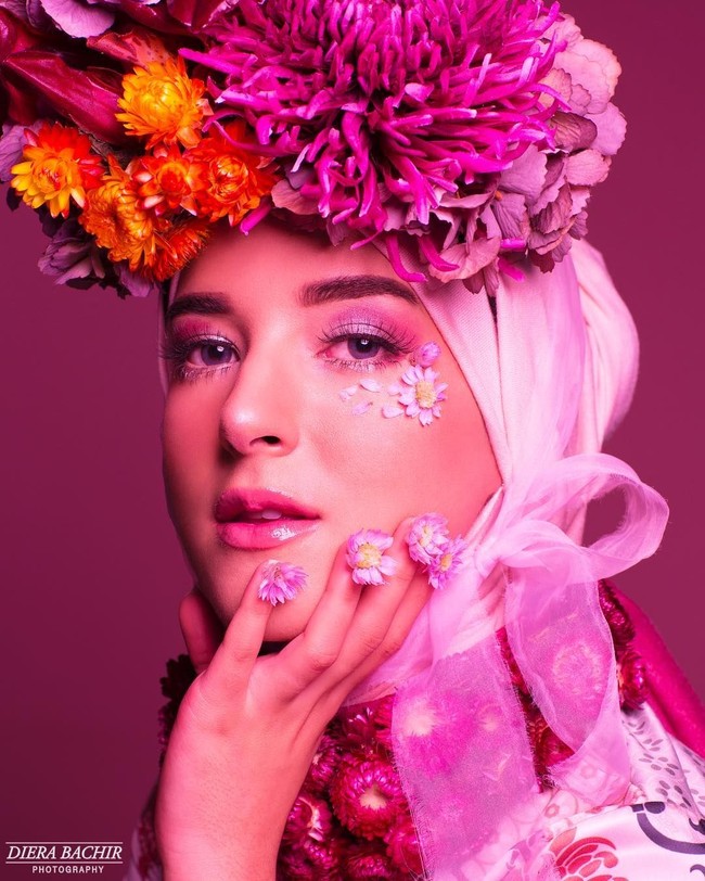 Nama Youtuber Tasya Farasha semakin populer, tepatnya setelah melangsungkan pernikahan awal tahun 2018. Begitupun saat beberapa waktu terakhir ia tampil memakai hijab di Instagram yang tak luput dari perhatian. Foto: Diera Bachir