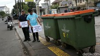 Kegiatan ini juga sebagai upaya menekankan pentingnya sterilisasi trotoar dari PKL dan benda-benda yang menghalangi jalur pejalan kaki.