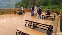 Tidak heran, selain pemandangannya yang indah juga ada tempat untuk bersangati (Datuk Haris/detikTravel)