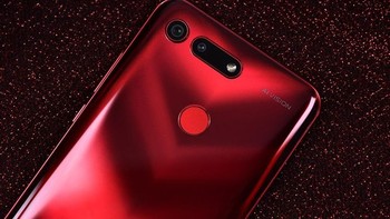 Selain sensor sidik jari, terdapat kamera berukuran 48 MP dan sensor 3D ToF. Foto: Sina Mobile