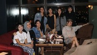 Masih bersama Intan Ayu, Cynthia kompak makan malam bareng. Ada Rini Yuliantu juga yang merupakan sahabat keduanya. Foto: Instagram cyncynwijaya