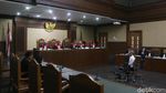 Ekspresi Eddy Sindoro Saat Mulai Diadili Usai Buron Hampir 2 Tahun
