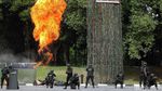 Aksi Para Prajurit TNI Unjuk Kemampuan di Sertijab Dankormar