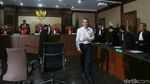 Ekspresi Eddy Sindoro Saat Mulai Diadili Usai Buron Hampir 2 Tahun