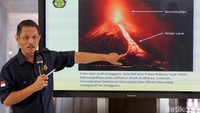 Pusat Vulkanologi dan Mitigasi Bencana Geologi (PVMBG) menyebut status Gunung Anak Krakatau kini menjadi siaga.