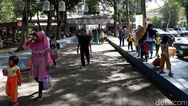 Keramaian pengunjung di TSTJ.