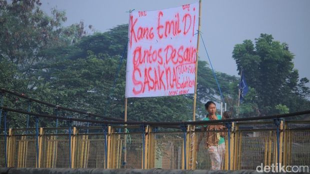 Jembatan Rusak, Warga Rancamanyar Pasang Spanduk '2019 Sasak Anyar'