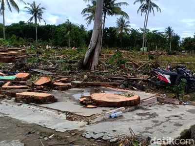 Potret Rumah Rata dengan Tanah Diterjang Tsunami di Sumur Banten