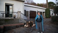 Dilansir dari kantor berita Reuters di Italia, terjadi kepanikan di antara penduduk. Banyak yang langsung berlarian ke luar rumah. Warga di lereng gunung diinstruksikan untuk segera menyelamatkan diri ke tempat aman.