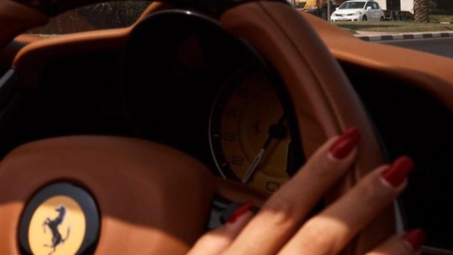 Meski berbasis di Dubai, UEA, para pengendara Porsche, Lamborghini, Rolls-Royce, Bentley, Mercedes, Maserati, hingga Aston Martin tersebut datang dari Eropa, AS, Afrika Utara, dan lainnya.  Foto: Instagram