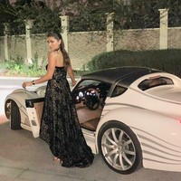 Aku merasa UEA menghormati wanita dan jika klub ini di AS atau Inggris, aku pikir akan muncul lebih banyak tantangan dari pada di sini. Aku pikir orang di sini lebih nyaman melihat wanita berkumpul. Wanita di sini lebih banyak bersosialisasi bersama karena ada banyak grup pria juga, kata salah satu anggota, Charlotte OBrien.  Foto: Instagram