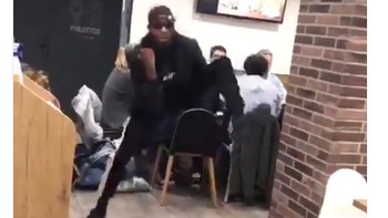 Satu meme lain yang menggambarkan keriangan Pogba saat ini. (Foto: Internet/Twitter)