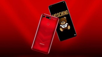 Penjualan di China akan dimulai 28 Desember mendatang. Untuk varian RAM 6 GB dan ROM 64 GB dilepas seharga 2.999 yuan atau sekitar Rp 6,3 juta. Sementara versi paling gahar, RAM 8 GB dan ROM 128 dilepas 3.499 atau sekitar Rp 7,4 juta. Foto: Honor