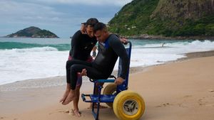 Kisah Penakluk Ombak dengan Tubuh Lumpuh dari Brazil