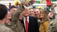 Presiden Amerika Serikat, Donald Trump didampingi Ibu Negara Melania Trump melakukan kunjungan tak terduga untuk ke Irak.
