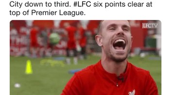 Meme ini mengolok kekalahan City sehingga turun ke posisi tiga. Liverpool sementara itu makin kokoh di puncak klasemen. (Foto: Internet/Twitter)