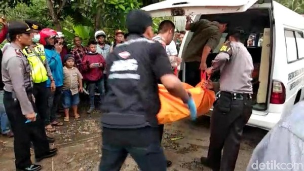 Pria Tanpa Identitas Ditemukan Tewas Bersimbah Darah di Banjar