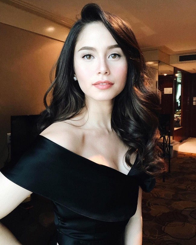 Jessy mengakui bekerja di dunia hiburan tidaklah mudah. Selain harus selalu menjaga imej, dia juga wajib memerhatikan bentuk tubuhnya. Aktris kelahiran 3 Desember 1992 itu ingat dia pernah mendapat memo gemuk dari bos stasiun televisi tempatnya bekerja. Dia tidak merasa memo tersebut sebagai sebuah hal buruk, diakuinya memang dia sempat terlena tidak berolahraga dan makan sehat. Foto: Dok. Instagram @senorita_jessy