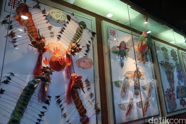 Di dalam museum ini terdapat beberapa informasi berupa sejarah layang-layang dan koleksi layang-layang dari festival internasional. (Bonauli/detikTravel)Â Di dalam museum ini terdapat beberapa informasi berupa sejarah layang-layang dan koleksi layang-layang dari festival internasional. (Bonauli/detikTravel)Â