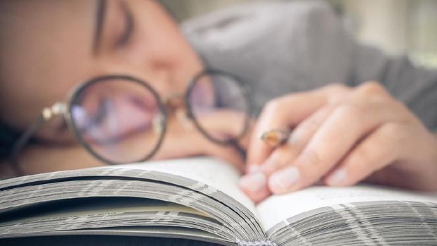 Tekanan mental saat mengerjakan skripsi bisa memicu guncangan kejiwaan.