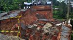 Penampakan Jalan Ambles di Lebak Banten