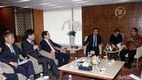 Pertemuan tersebut membahas tentang kelanjutan hubungan antara Indonesia dan Korea Selatan khususnya dalam bidang pertahanan.