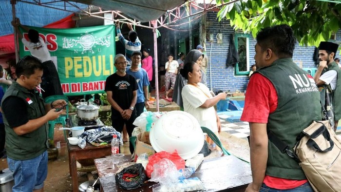 Makanan siap saji yang dibutuhkan bukan mie instan, lalu apa? Foto: dok. NU Peduli Makanan siap saji yang dibutuhkan bukan mie instan, lalu apa? Foto: dok. NU Peduli