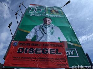 Disegel, Reklame Ketum PPP Masih Eksis di Jalan S Parman