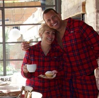 Sejumlah retailer ternama seperti Target dan Kohls pun menawarkan produk piama untuk keluarga dengan berbagai model, motif dan warna. Foto: Instagram/@jlo