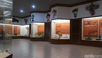 Koleksi-koleksi tersebut diletakkan di beberapa ruangan. (Bonauli/detikTravel)