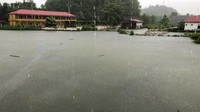 Banjir merendam pemukiman warga. Pool/SAR Makassar.