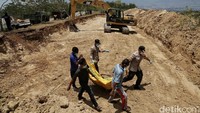 Menurut catatan akhir tahun BNPB Selasa (18/12/2018), korban meninggal akibat gempa dan tsunami di Palu dan Donggala sebanyak 2.101 jiwa. Adapun korban hilang sebanyak 1.373 jiwa. Korban luka-luka ada 4.438 jiwa. (Pradita Utama/detikcom)
